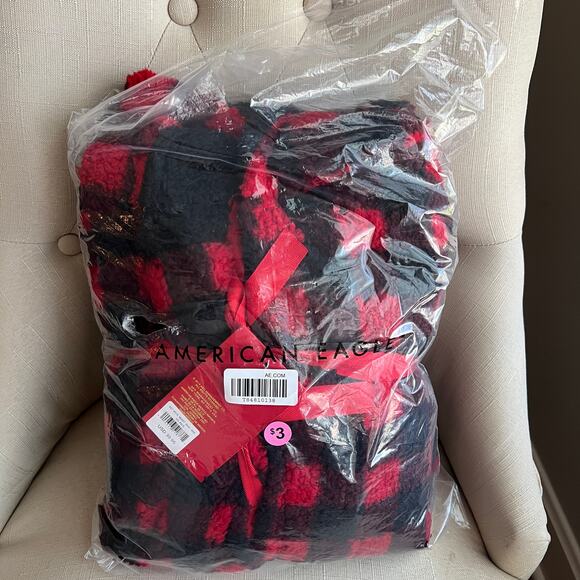 NEW American Eagle Plus Buffalo Plaid Red Black Robe‎ Size XS/S in Packaing - Picture 5 of 6
